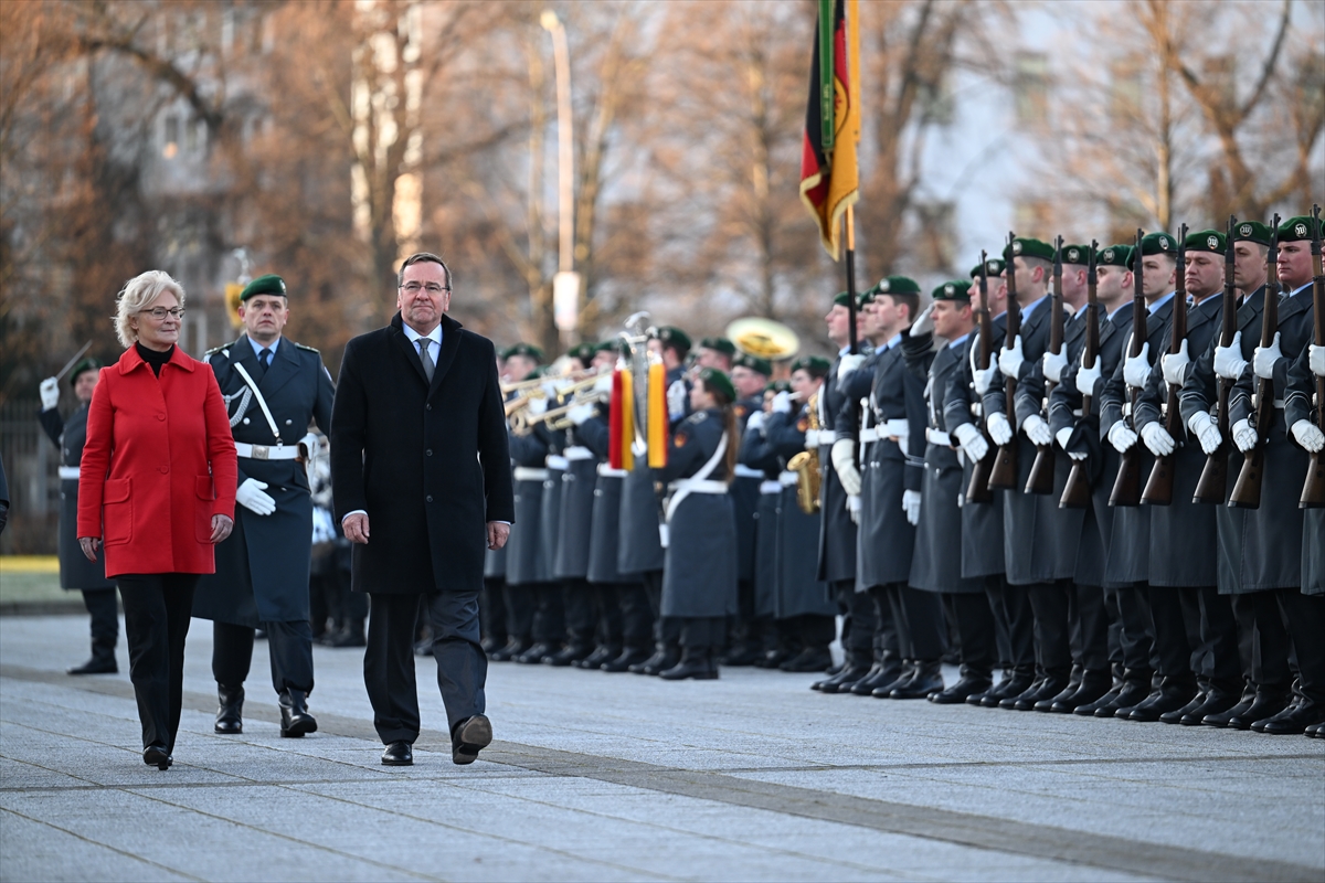Almanya’nın yeni Savunma Bakanı Pistorius yemin ederek göreve başladı