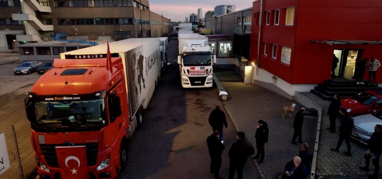Köln'den 120 tonluk yardım malzemesi deprem bölgesine doğru yola çıktı