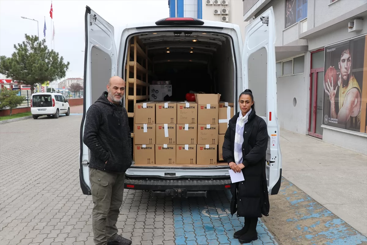 Baba ve kızı, Almanya`da topladıkları yardım malzemeleri ile Türkiye'ye geldi