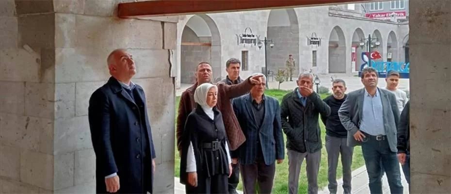 Bakan Ersoy, depremlerden etkilenen Malatya'daki tarihi yapıları inceledi