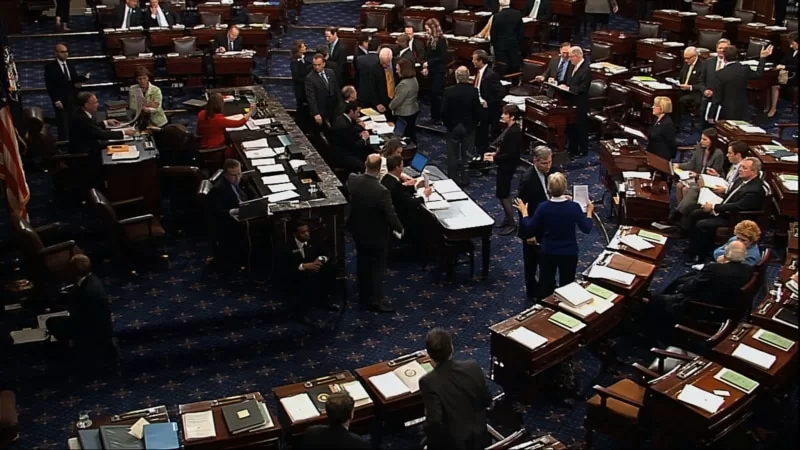 Senato Irak Savaşı Yetkilerinin Kaldırılmasını Onayladı