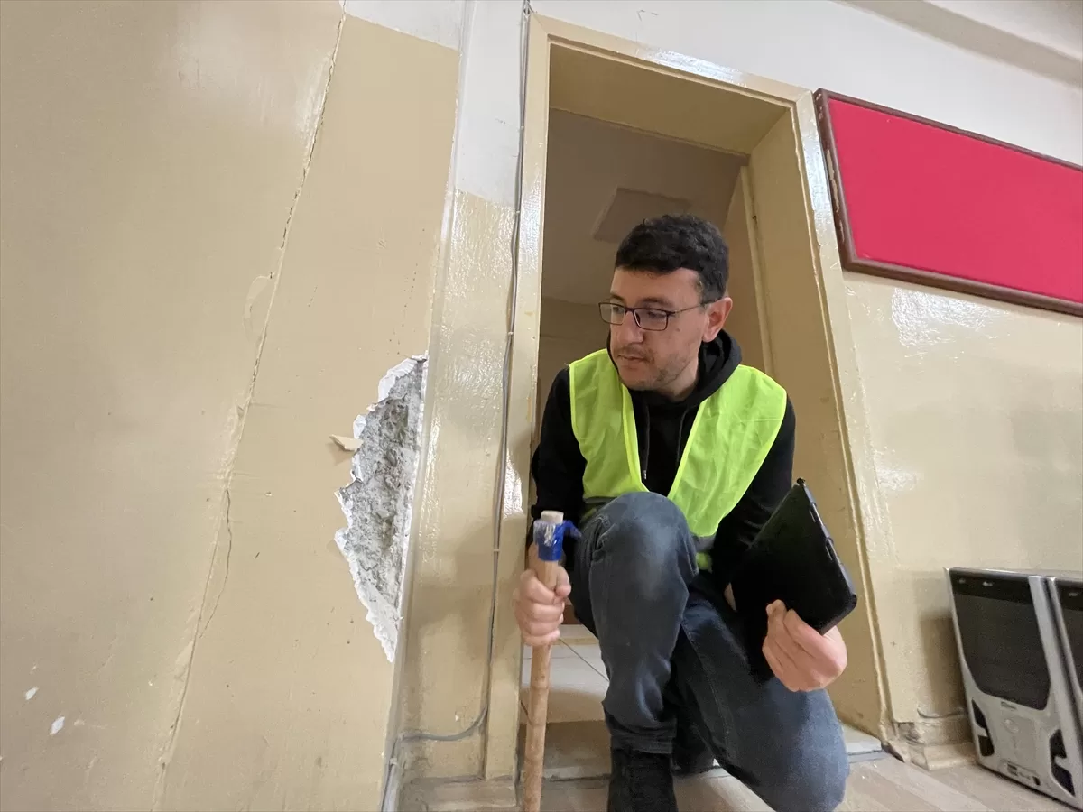 Bingöl'de riskli okul binaları boşaltılıyor
