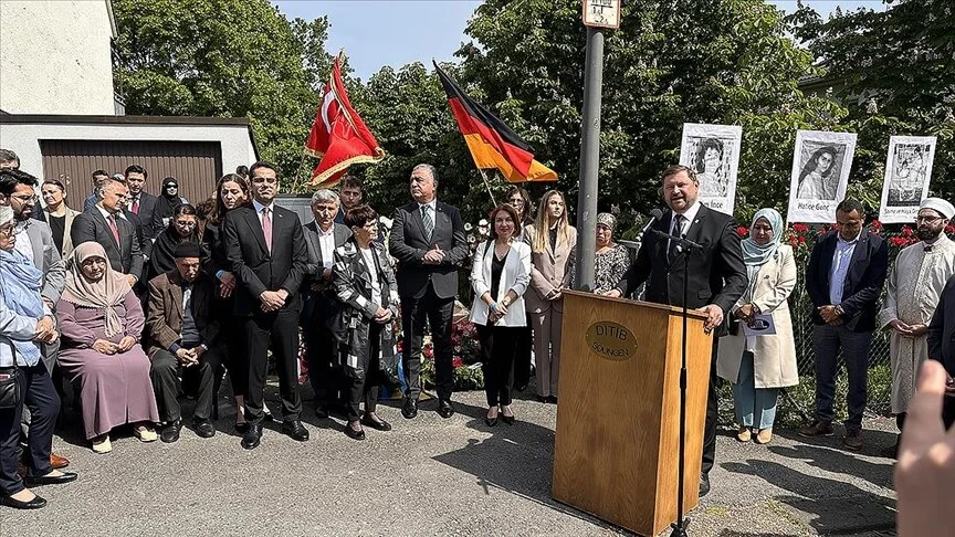 Solingen'de ırkçı saldırıda yaşamını yitirenler anıldı
