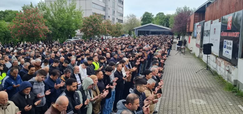 Almanya'da öldürülen iki Türk işçinin cenazeleri Türkiye'ye gönderildi