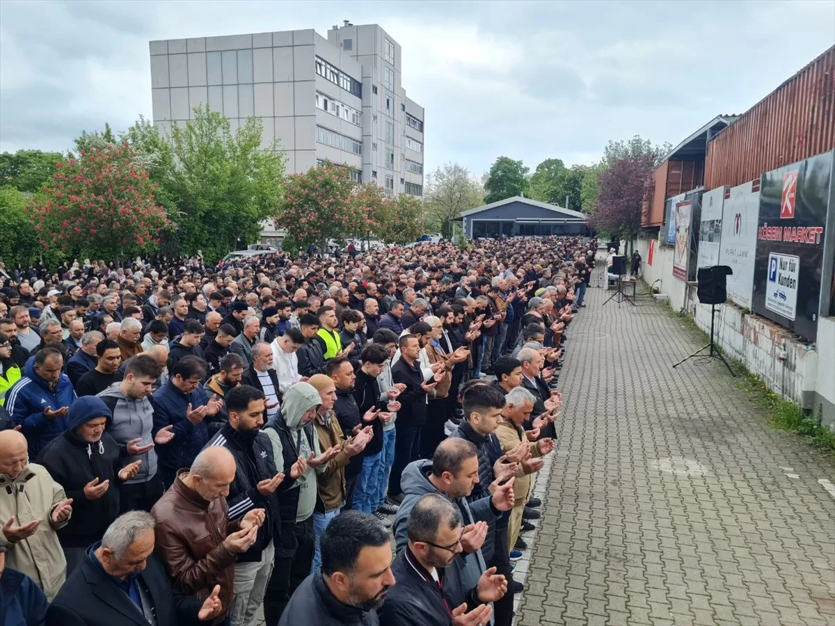 Almanya'da öldürülen iki Türk işçinin cenazeleri Türkiye'ye gönderildi