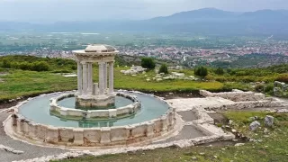 Kibyra'da ayağa kaldırılan anıtsal çeşmeden 1300 yıl sonra su akıyor
