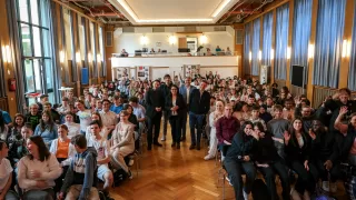 Mönchengladbach‘ ta Siyasetçilerden Liseye ziyaret