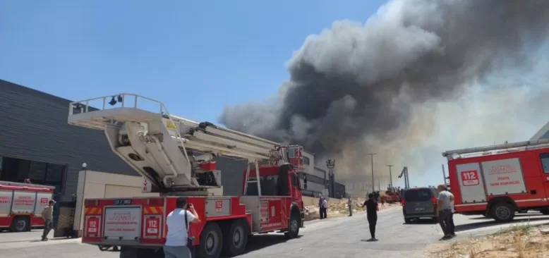 Gaziantep'te hijyen ürünleri fabrikasında yangın