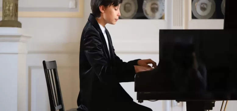 Alkışlar 12 yaşındaki piyanist Eren için!
