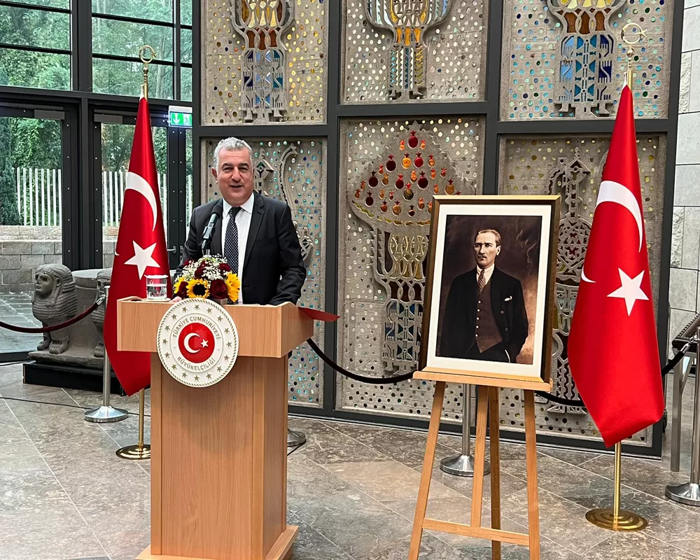 Berlin Büyükelçiliği`nde Aşure ikramı