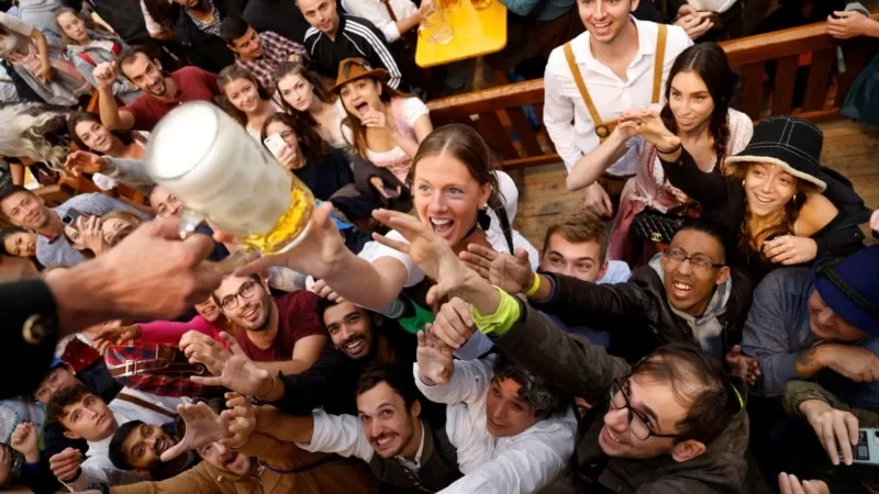 Almanya'nın dünyaca ünlü "Oktoberfest" bira festivali başlıyor