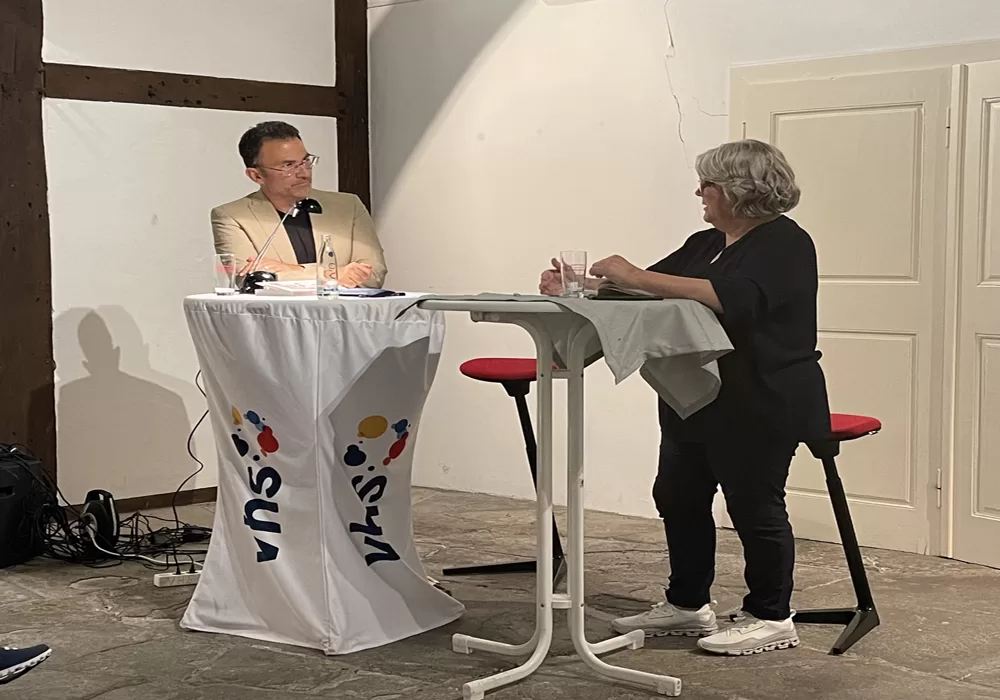 Komedyen Fatih Çevikkollu ile Ahlen‘de okuma akşamı