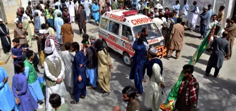 Pakistan'da iki camiye düzenlenen saldırılarda en az 57 kişi öldü