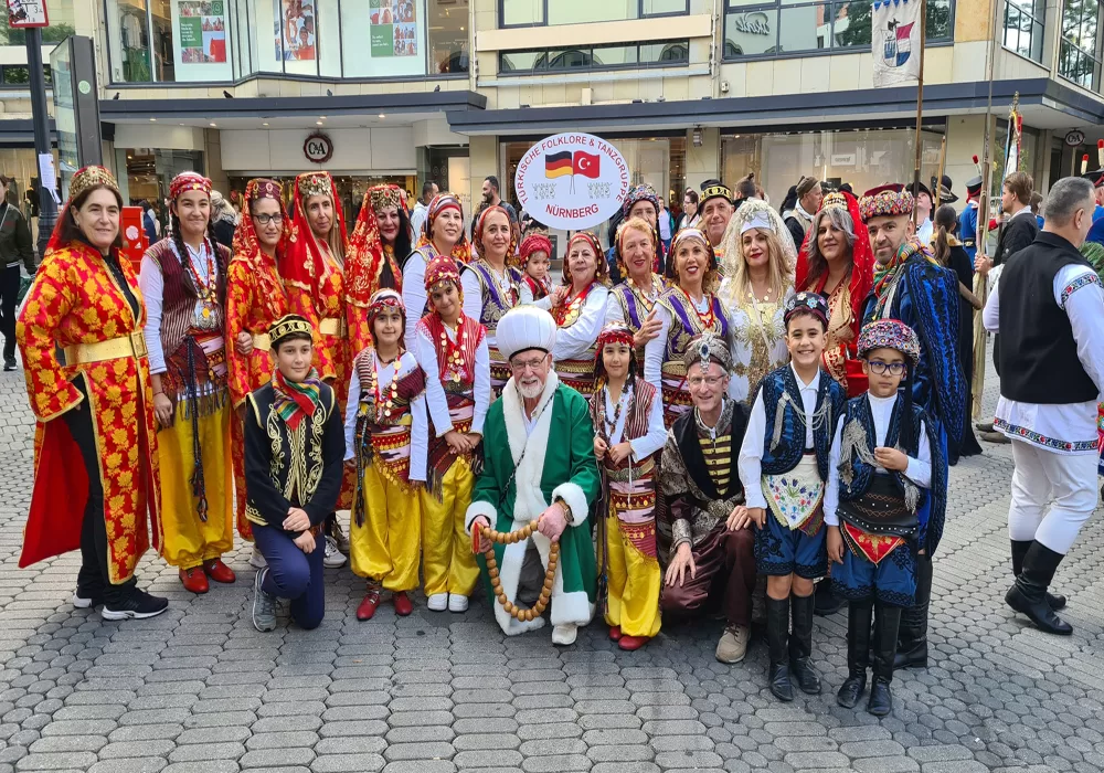 Nürnberg Sokakları Türk Folkloru ile şenlendi