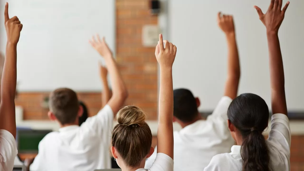 Almanya'da öğrenci kıyafetlerine ilişkin kurallar getirilmesi önerildi