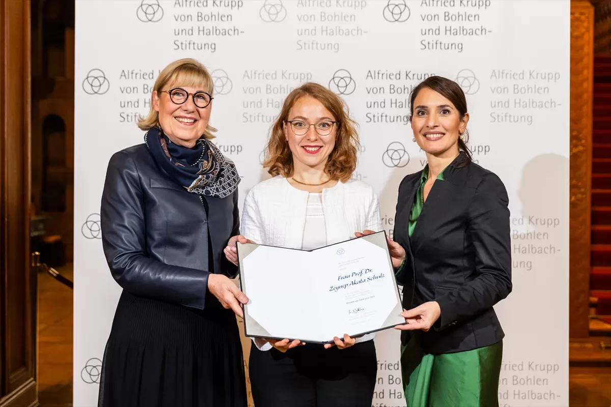 Almanya’nın en önemli bilimsel ödüllerinden Alfried Krupp Ödülü, Zeynep Akata Schulz’e sunuldu