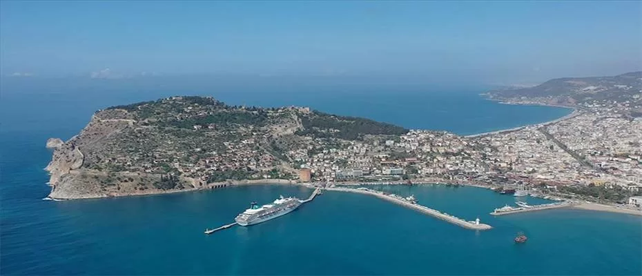 Alanya’da kruvaziyer sayısındaki artıştan turizmciler mutlu oldu