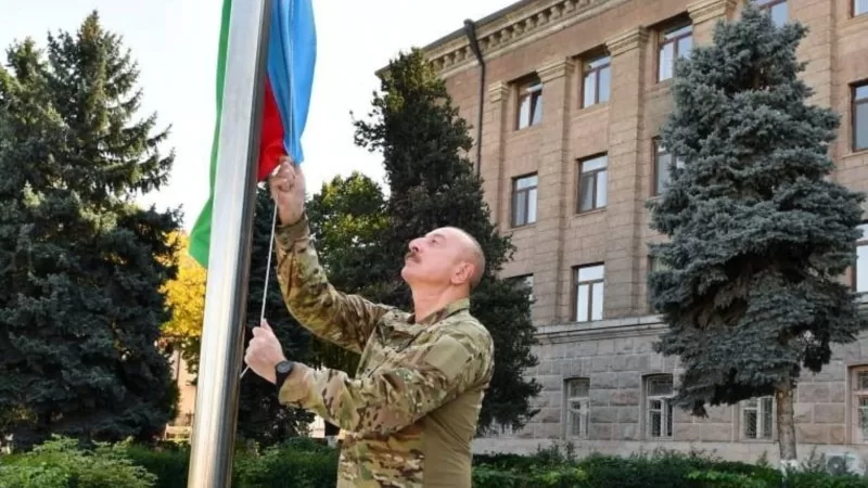 Dağlık Karabağ’ın başkentinde Azeri bayrağı