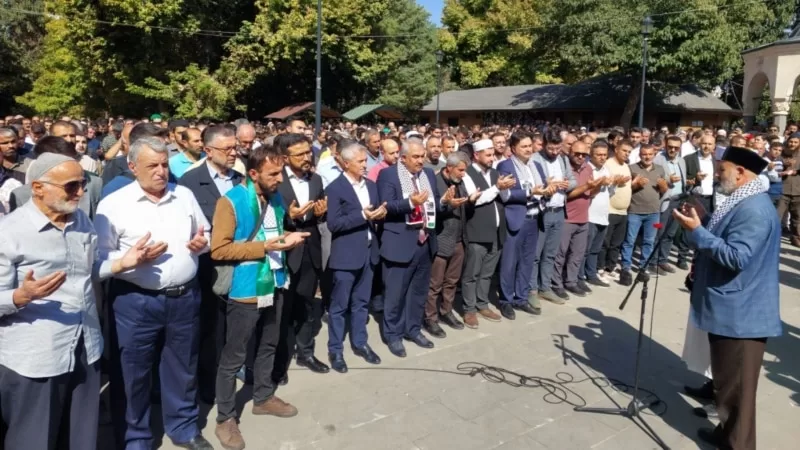 Filistinliler için gıyabi namaz ile Gazze’ye destek mesajı