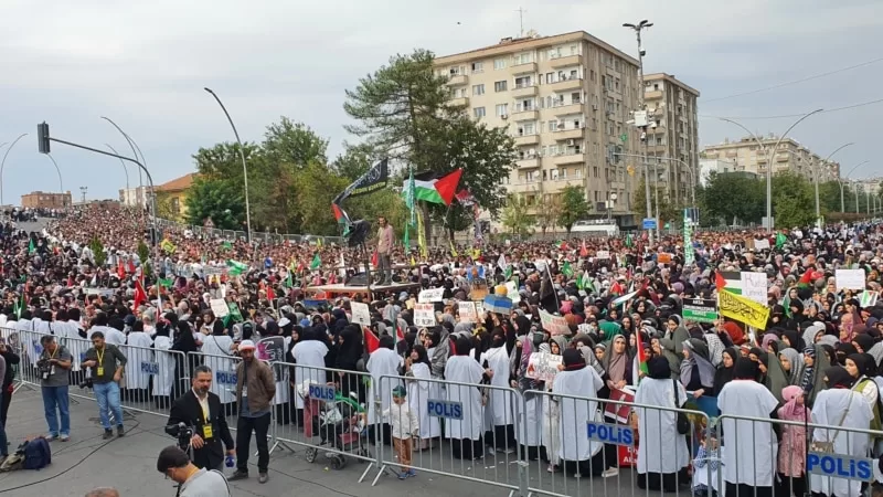 İstanbul ve Diyarbakır’da Gazze’ye destek mitingleri