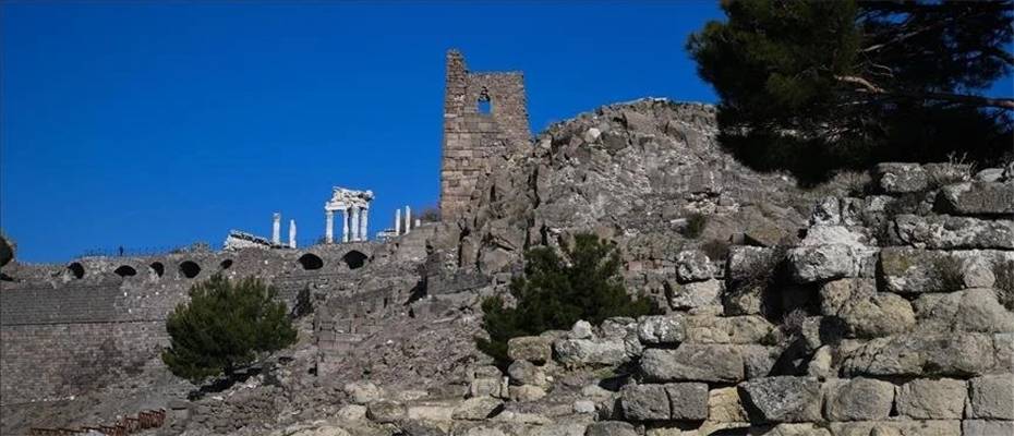 İzmir’in hazineleri kazılarla gün yüzüne çıkarılıyor