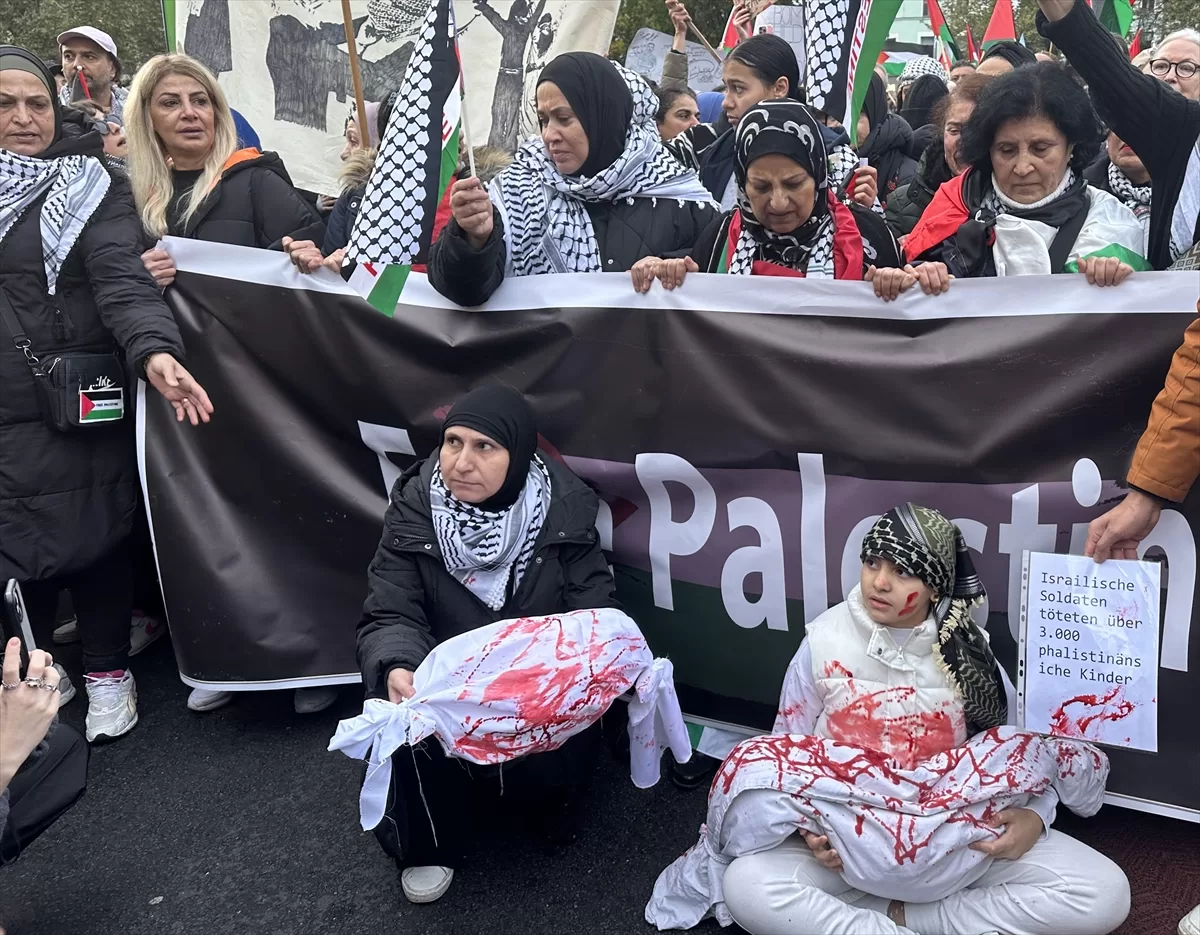 Almanya’da binlerce kişi, Filistin ile dayanışma için yürüdü