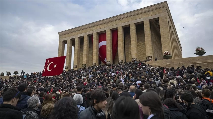 Anıtkabir’de ziyaretçi yoğunluğu