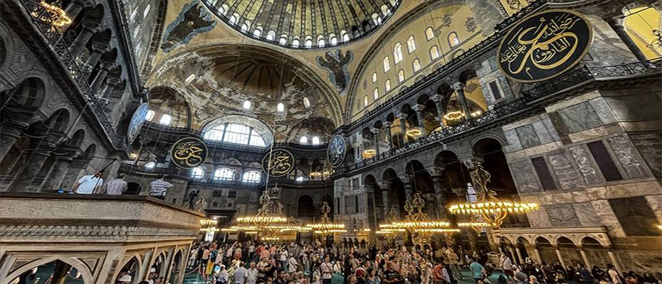 Ayasofya-i Kebir Cami-i Şerifi yabancı ziyaretçilere biletli olacak