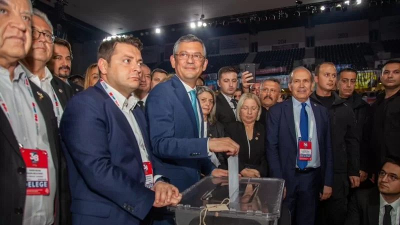 CHP'de Parti Meclisi yarışında Özel'e Salıcı muhalefeti