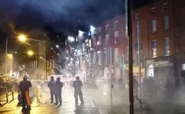 Çocukların bıçaklanmasının ardından Dublin’de ayaklanma