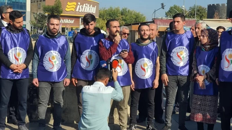 Diyarbakır’da “Kürtçe konuşma” yemini