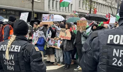 Düsseldorf’ta Filistin halkıyla dayanışma yürüyüşü düzenlendi