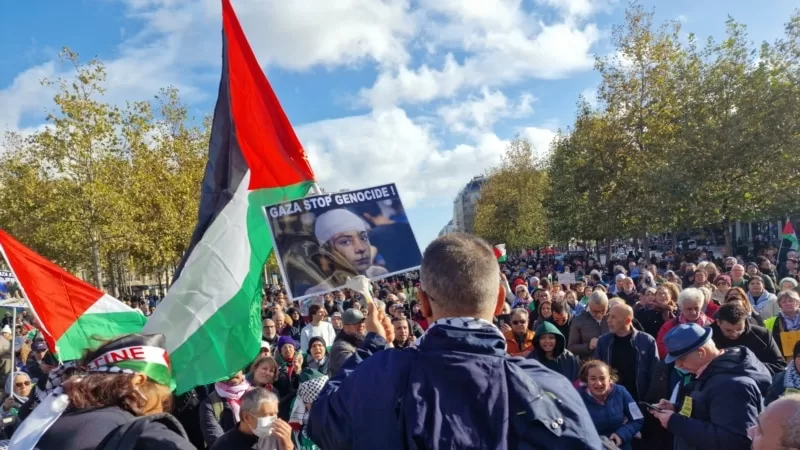 Fransa’da on binlerce gösterici Gazze’deki “savaşa karşı” yürüdü