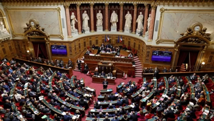 Fransa’da yeni Göç Yasası Senato’dan “sertleştirilerek” geçti