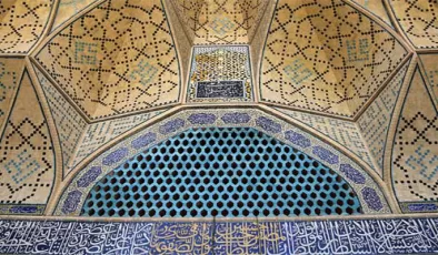 İsfahan’da Selçuklu Devleti döneminde inşa edilen cami farklı mimarisiyle tarihe tanıklık ediyor