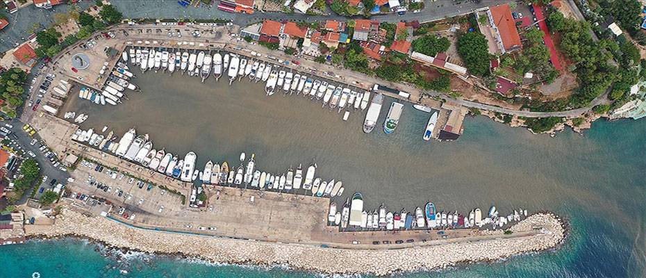 Kaş’ta yağmurun ardından denizin rengi değişti