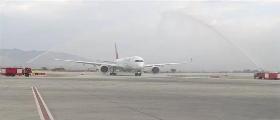 THY’nin geniş gövdeli yolcu uçağı yenilenen Ercan Havalimanı’na iniş yaptı
