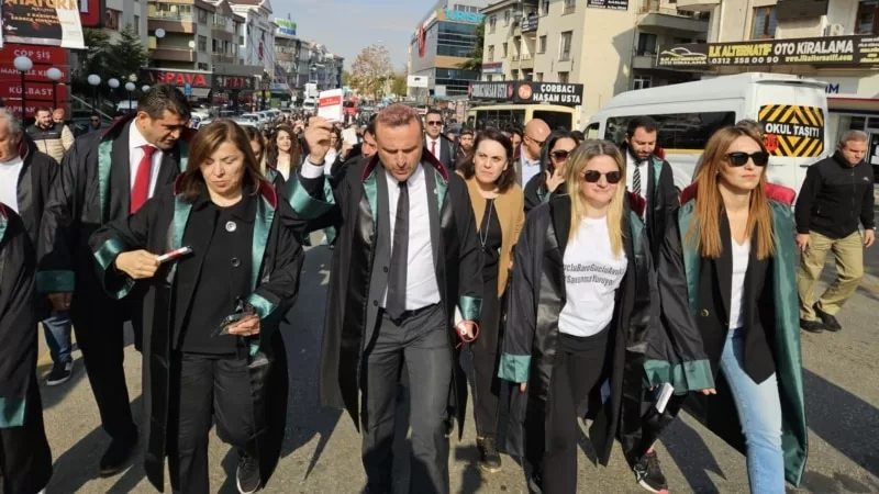 Türkiye’de yargı tartışması büyüyor: Barolar Yargıtay’a yürüdü