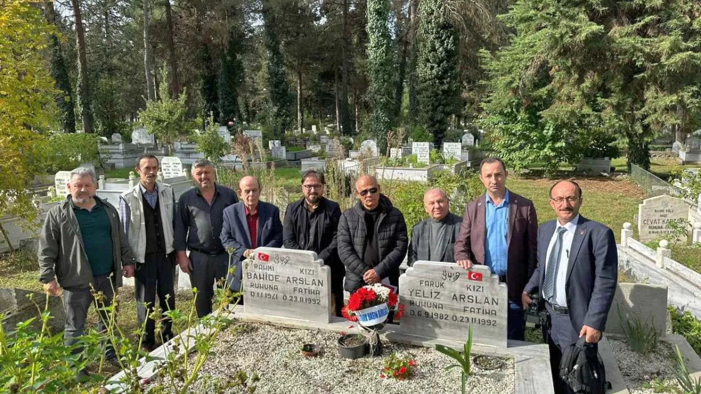 Mölln Katliamının Kurbanları Çarşamba‘da Mezarları Başında Anıldı