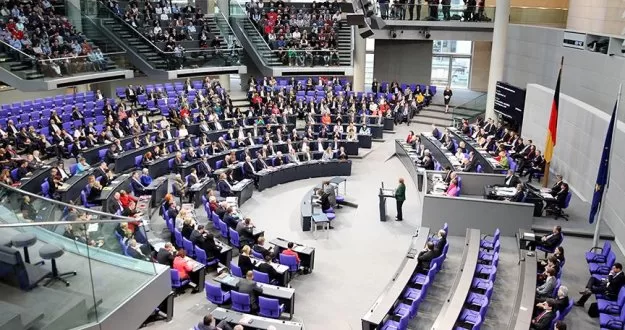 Almanya’nın borç freninin askıya alındığı 2023 bütçesi mecliste onaylandı