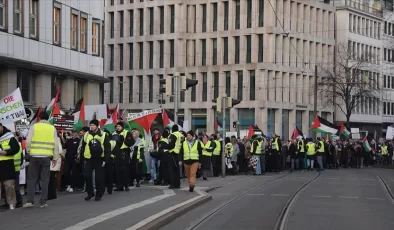Bremen`de İsrail’in Gazze’ye yönelik saldırıları protesto edildi