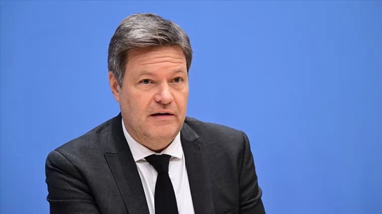 Alman Bakan Rus trollerin kurbanı oldu