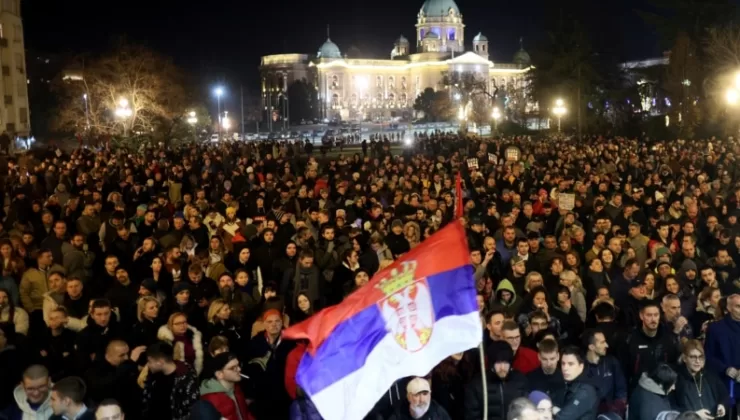 Sırbistan’da seçimlerin iptali isteniyor: Göstericilerle polis çatıştı