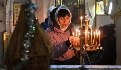 Ukrayna Noel’i kutlarken, savaşta taraflar birbirlerini sivil kayıplar nedeniyle suçluyor