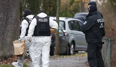 Almanya‘da polis, elinde bıçak olan bir kişiyi öldürdü