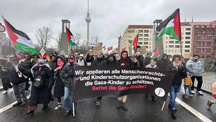 Berlin’de “Savaşı ve saldırganlığı durdurun” sloganıyla Filistin’e destek gösterisi yapıldı