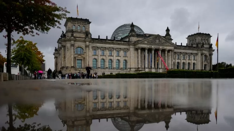 Almanya Meclisi üç yılda vatandaşlık yolunu açan yasaya onay verdi
