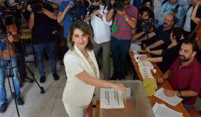 DEM Parti Başak Demirtaş’ın İstanbul Büyükşehir Belediye Başkanlığı için adaylığını değerlendiriyor