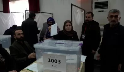 Diyarbakır’da 20 bin DEM Partili delege yerel yönetim adaylarını belirlemek için sandık başına gitti 