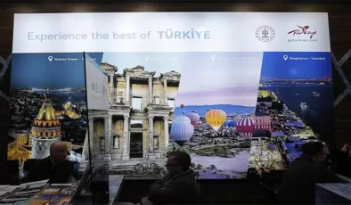 İspanya Savunma Bakanı Türkiye’nin Turizm Fuarı’ndaki Standını Ziyaret Etti